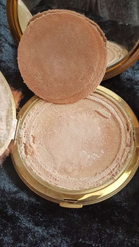 Vogue Vanities mirror powder compact. Definitely vintage STUNNING REDUCED >>>>>>!!!!!!!