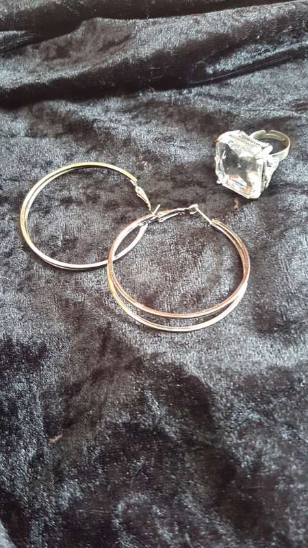 Lovely bling Ring with large Hoop earrings
