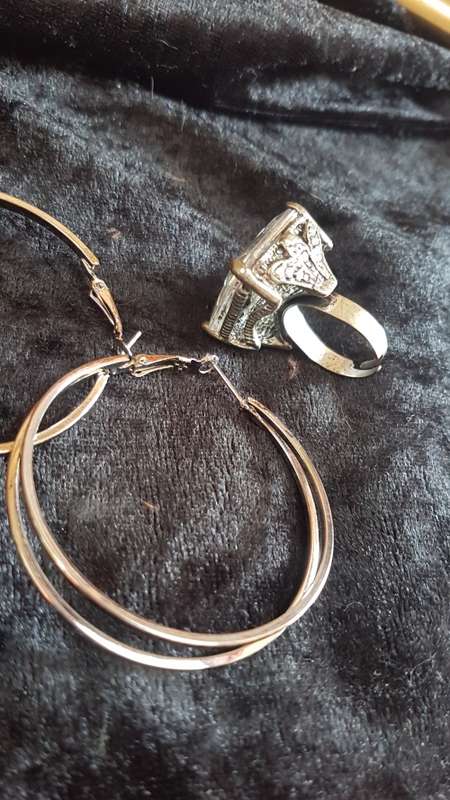Lovely bling Ring with large Hoop earrings
