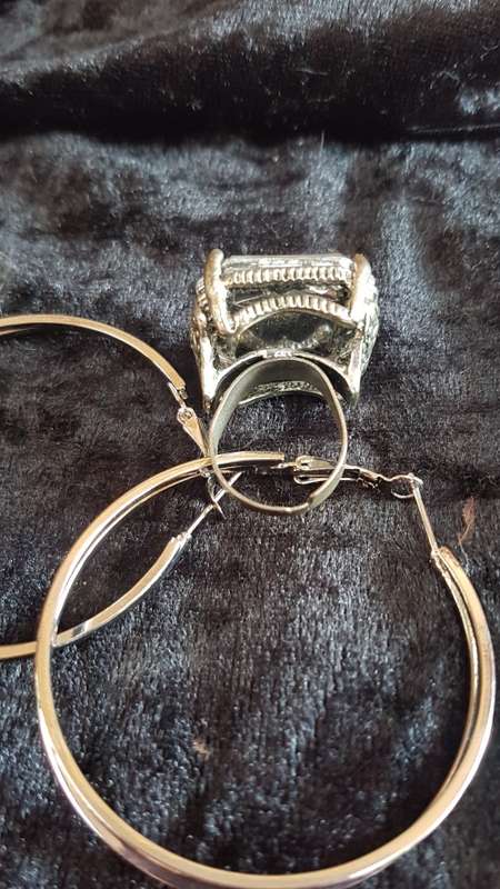 Lovely bling Ring with large Hoop earrings