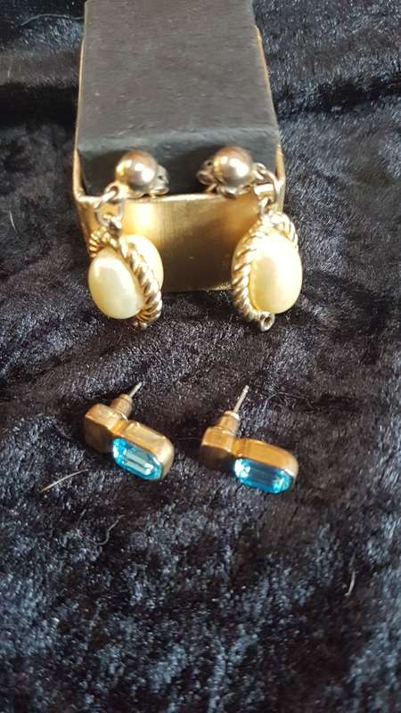 2 pair of vintage fashion earrings one with pearl like one with aquamarine color  stone