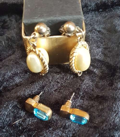 2 pair of vintage fashion earrings one with pearl like one with aquamarine color  stone