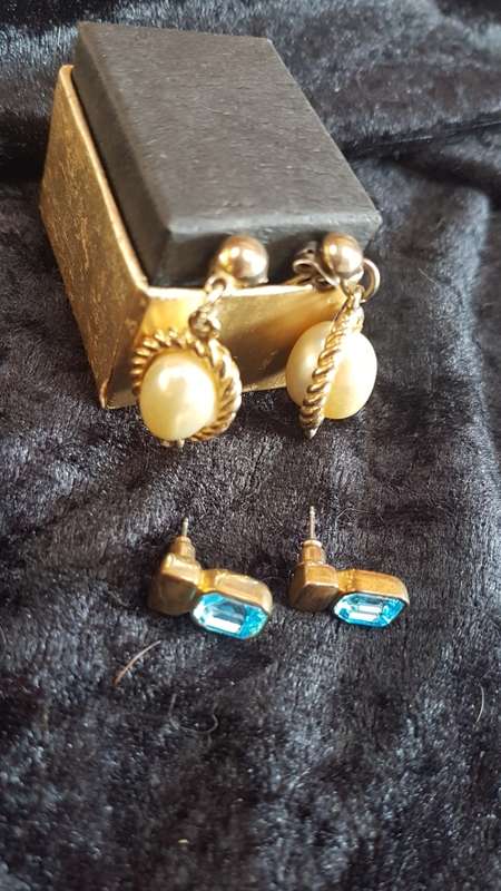 2 pair of vintage fashion earrings one with pearl like one with aquamarine color  stone