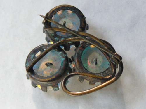 INTERESTING BROOCH PENDANT LOVELY