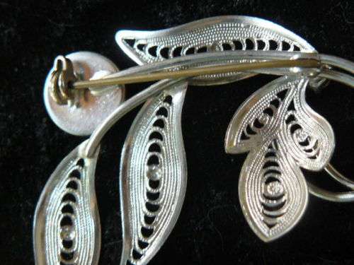 SLVER TON FASHION BROOCH