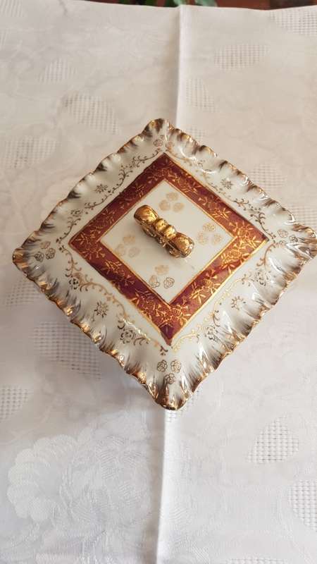 Hand painted stunning porcelain trinket/biscuit/sweet/jewelery dish 135x35x110mm