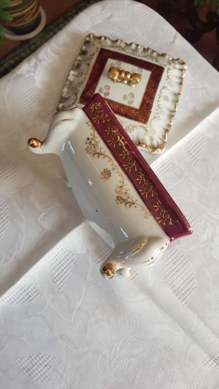 Hand painted stunning porcelain trinket/biscuit/sweet/jewelery dish 135x35x110mm