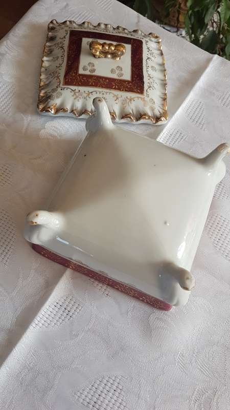 Hand painted stunning porcelain trinket/biscuit/sweet/jewelery dish 135x35x110mm