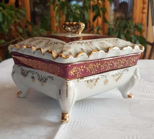 Hand painted stunning porcelain trinket/biscuit/sweet/jewelery dish 135x35x110mm