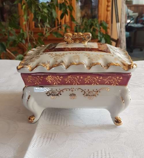 Hand painted stunning porcelain trinket/biscuit/sweet/jewelery dish 135x35x110mm