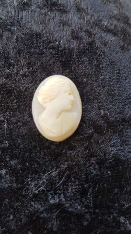 Super small very pretty Cameo Top 17mm x 12mm