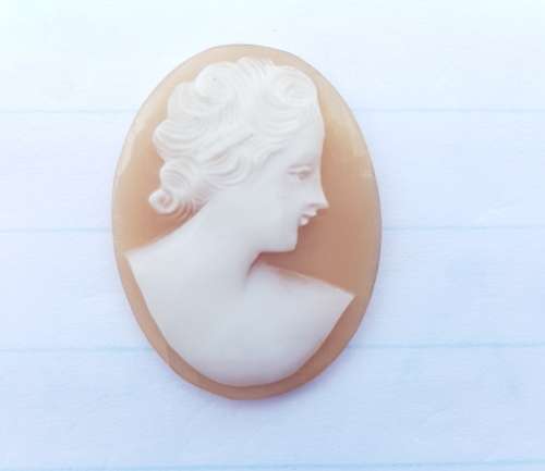 Beautiful very detailed Cameo Top 2.5cm x 1.9cm