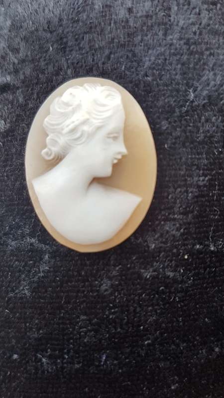 Beautiful very detailed Cameo Top 2.5cm x 1.9cm