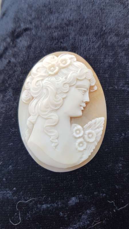 Beautifully stunning large  very detailed Cameo Top 4cm x 3cm