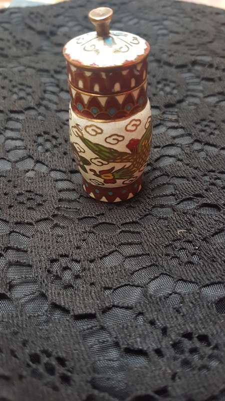 Small cloisonne snuff or scent container