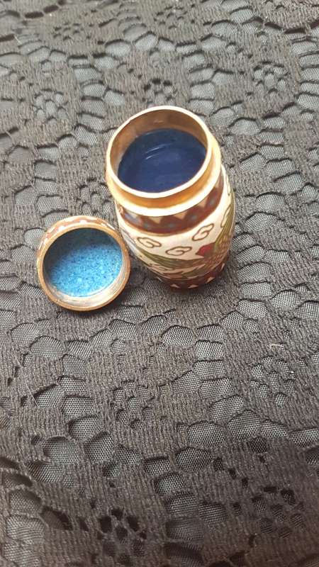 Small cloisonne snuff or scent container