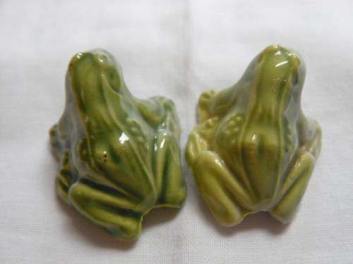 WADE FROGS X 2
