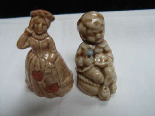 WADE 2 X FIGURINES