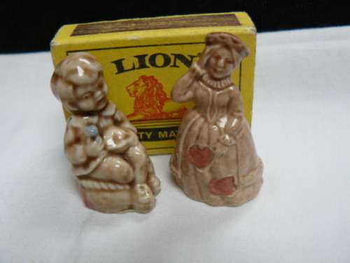 WADE 2 X FIGURINES
