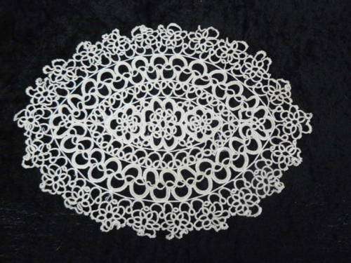 TATTING DOILIE STUNNING WORK