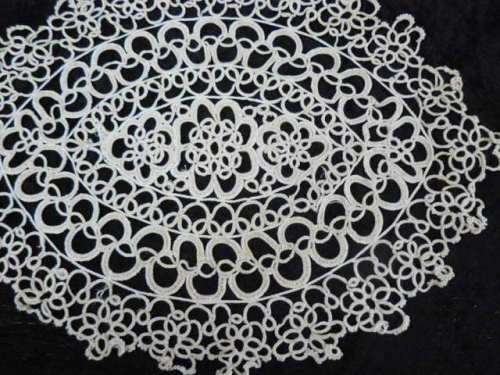 TATTING DOILIE STUNNING WORK