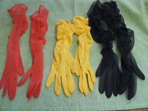 VINTAGE LIKE GLOVES X 3 PAIRS SMALL TO MEDIUM