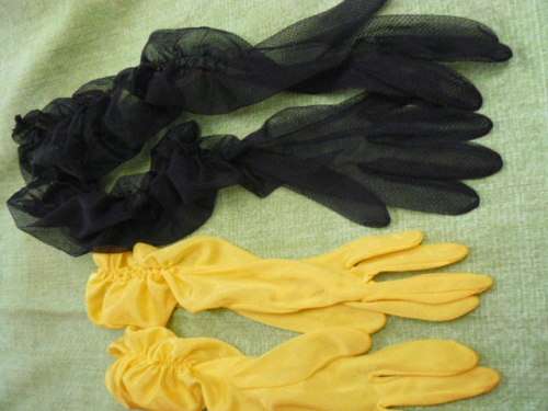 VINTAGE LIKE GLOVES X 3 PAIRS SMALL TO MEDIUM