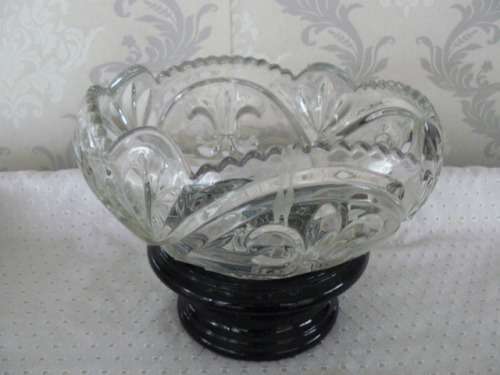 SOWERBY GLASS , FRUIT BOWL OR DISH CAN BE USED AS CHIPS DISH AND THE BLACK ONE FOR DIP . INTERESTING
