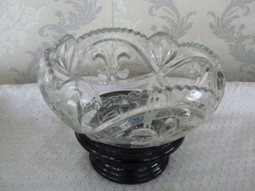 SOWERBY GLASS , FRUIT BOWL OR DISH CAN BE USED AS CHIPS DISH AND THE BLACK ONE FOR DIP . INTERESTING