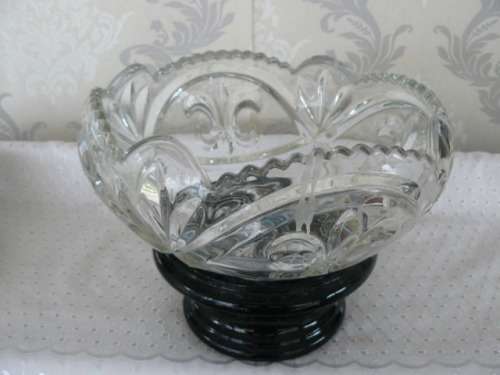SOWERBY GLASS , FRUIT BOWL OR DISH CAN BE USED AS CHIPS DISH AND THE BLACK ONE FOR DIP . INTERESTING