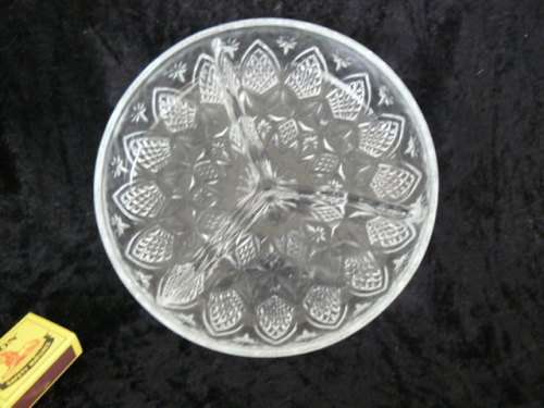 3 DIVISION GLASS SNACK DISH
