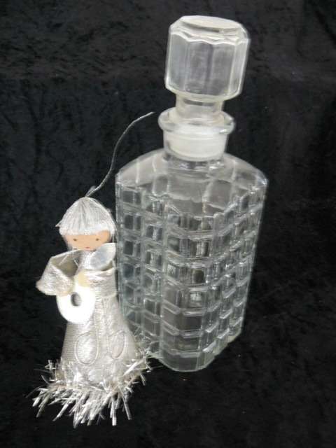 GLASS DECANTER