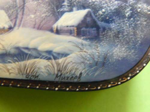 FEDOSKINO RUSSIAN LARQUER BOX SIGNED MIKHEEV