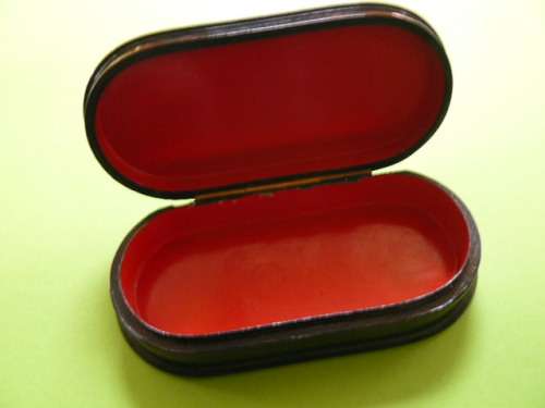 FEDOSKINO RUSSIAN LARQUER BOX SIGNED MIKHEEV