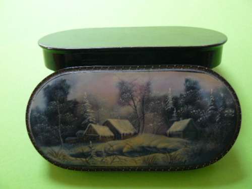 FEDOSKINO RUSSIAN LARQUER BOX SIGNED MIKHEEV