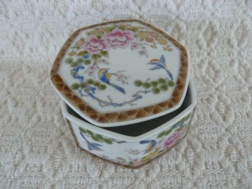 GENUINE IMPERIAL IMARI TRINCKET BOX