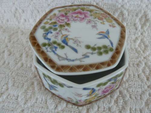 GENUINE IMPERIAL IMARI TRINCKET BOX