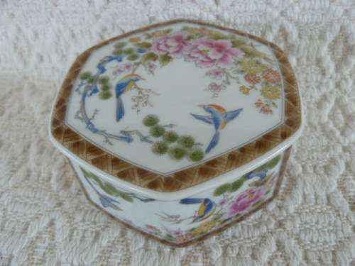 GENUINE IMPERIAL IMARI TRINCKET BOX