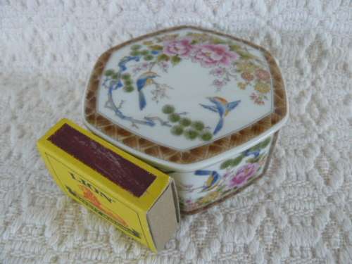 GENUINE IMPERIAL IMARI TRINCKET BOX