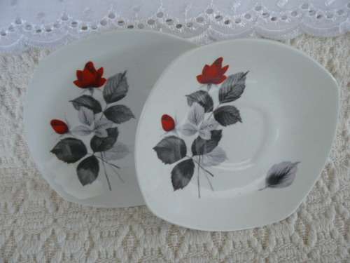 MIDWINTER ENGLAND 2 X SOUCERS