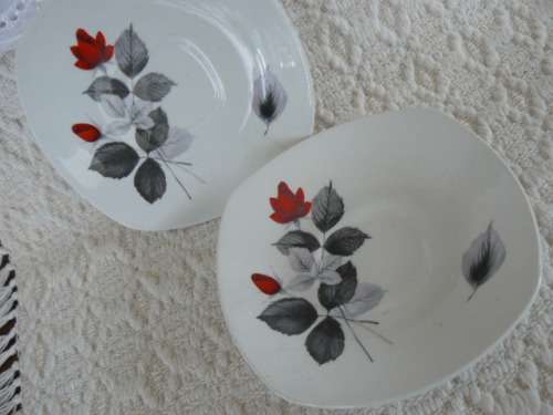 MIDWINTER ENGLAND 2 X SOUCERS