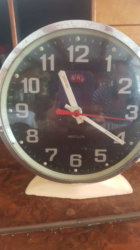 One lot of 4 vintage alarm clocks