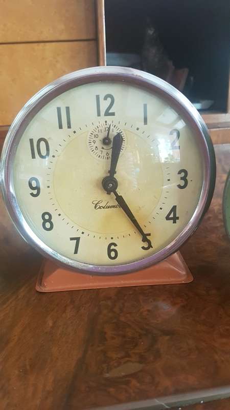 One lot of 4 vintage alarm clocks