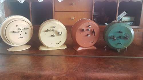 One lot of 4 vintage alarm clocks