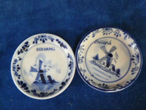 BLUE AND WHITE PIN DISHES X 2