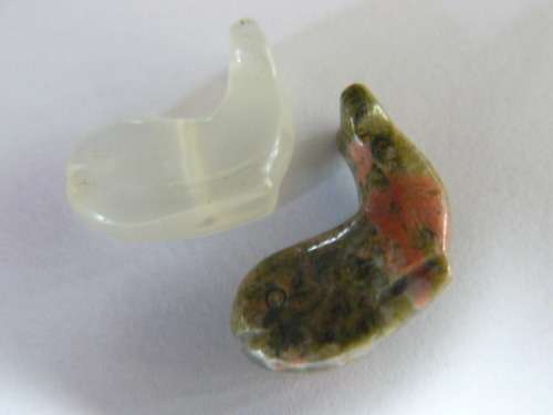 SEMI PRECIOUS STONE FISH CAN BE TRUNG X 2
