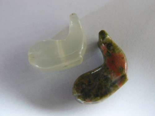 SEMI PRECIOUS STONE FISH CAN BE TRUNG X 2