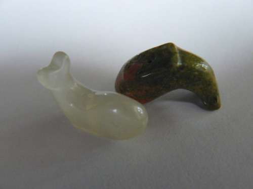 SEMI PRECIOUS STONE FISH CAN BE TRUNG X 2