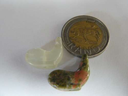 SEMI PRECIOUS STONE FISH CAN BE TRUNG X 2