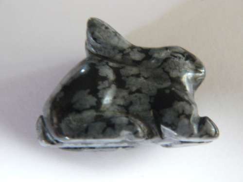 SEMI PRECIOUS STONE RABBIT CAN BE STRUNG